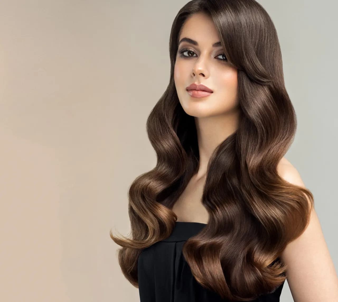 Jak osiągnąć idealny czekoladowy kolor włosów? Sekrety fryzjerów