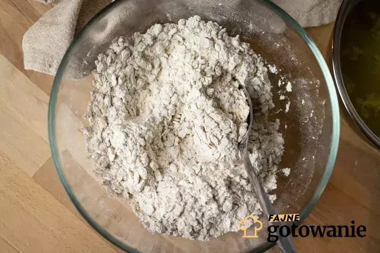 W przeliczeniu na łyżki ile to jest 20 dkg mąki - szybkie przeliczanie w domu